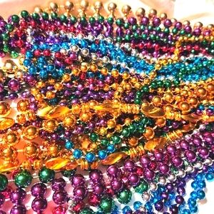 30 ASSORTED MARDI GRAS BEADS
